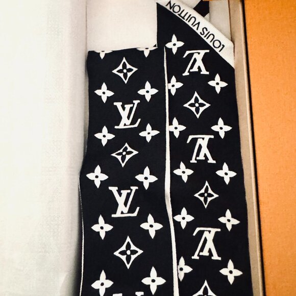 Authentic Louis Vuitton Monogram Infinity BB Bandeau Twilly - Picture 9 of 10